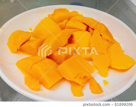 Close up shot of mango slices Close up shot of mango slices 81899206
