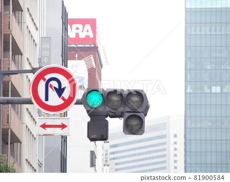 Urban buildings and motorways Urban buildings and motorways 81900584