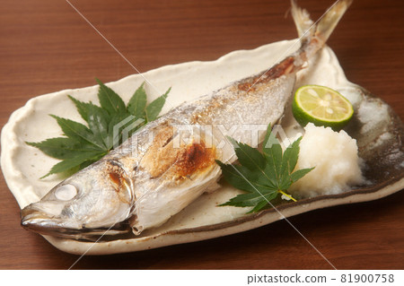 Grilled horse mackerel with salt Grilled horse mackerel with salt 81900758