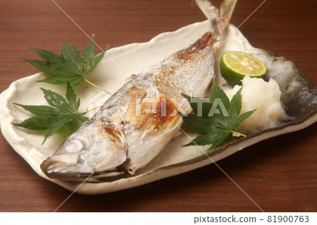 Grilled horse mackerel with salt Grilled horse mackerel with salt 81900763