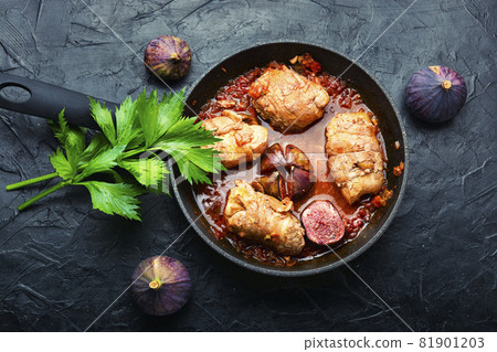 Chicken breast roll roast with figs 81901203