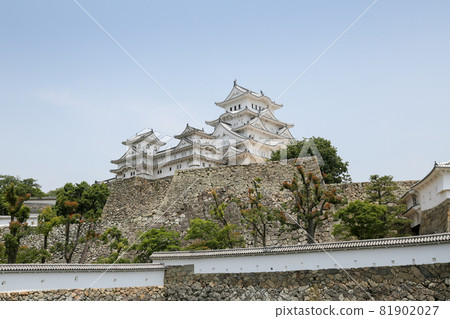 Himeji Castle, Hyogo Prefecture, early summer 81902027