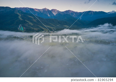 Shirouma Sanzan, a magnificent sea of clouds and a beautiful Morgenroth, Hakuba Village, Nagano Prefecture (aerial view by drone) Shirouma Sanzan, a magnificent sea of clouds and a beautiful Morgenroth, Hakuba Village, Nagano Prefecture (aerial view by drone) 81903294