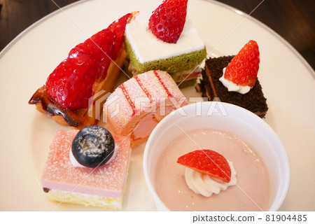 Cake Biking 81904485