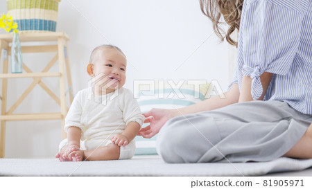 Family / Family / Childcare / Parenting 81905971