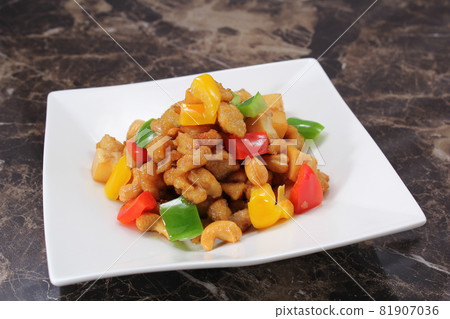 Stir-fried chicken and cashew nuts Stir-fried chicken and cashew nuts 81907036