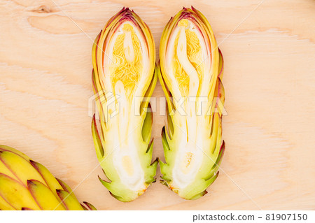 Table photo of dragon fruit buds 81907150