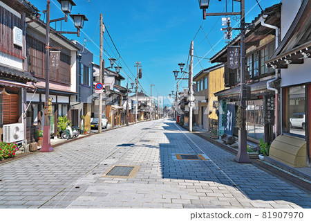 [富山縣伊波市木雕村八日町通] 富山縣南都市伊波市 81907970