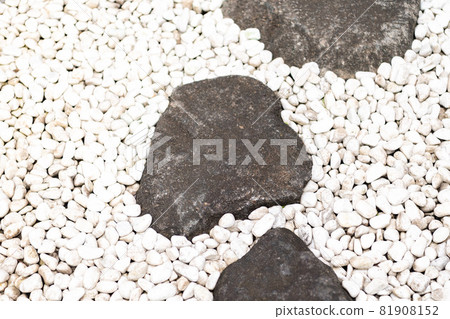 Japanese-style garden with stepping stones Japanese-style garden with stepping stones 81908152