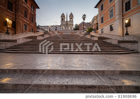 Dawn at Spanish Steps in Rome Dawn at Spanish Steps in Rome 81908696