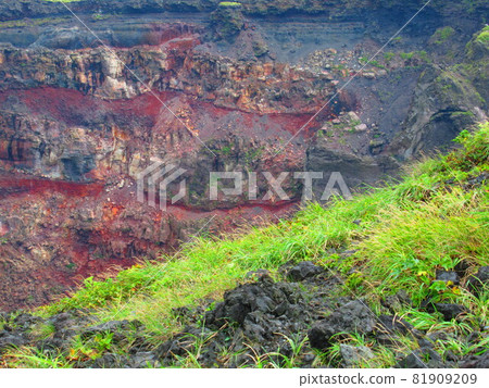 Izu Oshima Miharayama crater Izu Oshima Miharayama crater 81909209