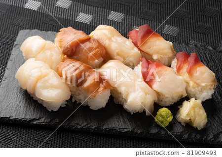 Shellfish nigiri sushi 81909493