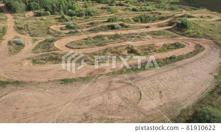 Cross-country track road 81910622