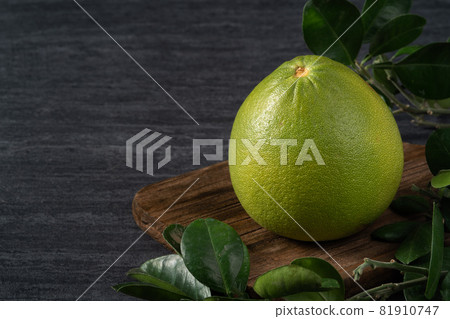 Pomelo Mid-Autumn Festival black background pomelo Mid-Autumn Festival ユズ ゆず Pomelo Mid-Autumn Festival black background pomelo Mid-Autumn Festival ユズ ゆず 81910747