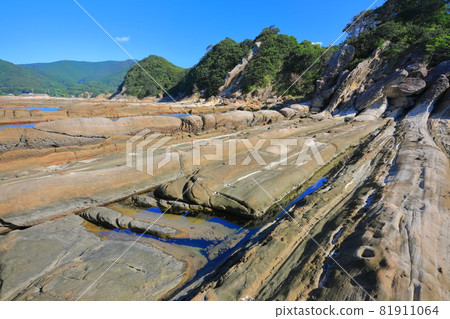 [Kochi Prefecture] Tatsukushi Coast under clear skies (Ashizuri) 81911064