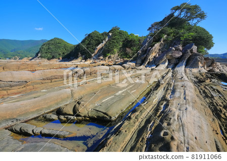 [高知縣]晴空下的龍串海岸（足折） 81911066