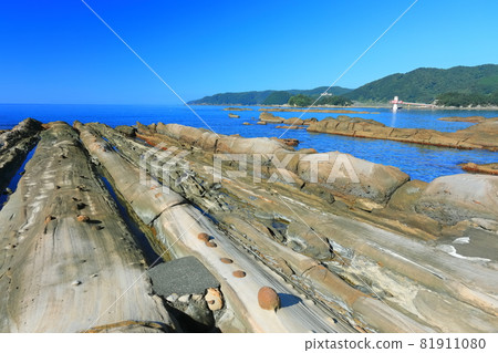 [Kochi Prefecture] Tatsukushi Coast under clear skies (Ashizuri) 81911080