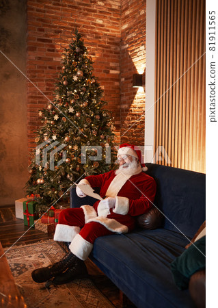 Enjoying Reading Letter 81911565