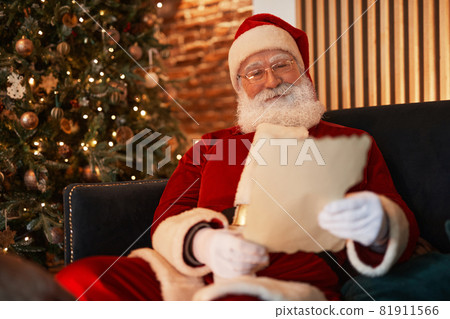 Content Santa Reading Letter Content Santa Reading Letter 81911566