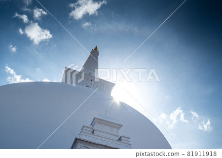 Ruwanweli Maha Seya, Stupa in Anuradhapura, Sri Lanka Ruwanweli Maha Seya, Stupa in Anuradhapura, Sri Lanka 81911918