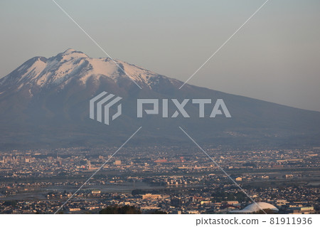 初春的磐城山 81911936