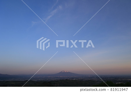 Mt. Iwaki before sunrise Mt. Iwaki before sunrise 81911947