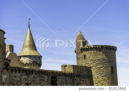 Medieval castle in the town of Vitre, France Medieval castle in the town of Vitre, France 81912968
