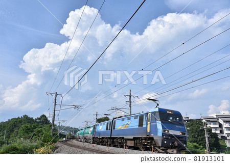 EH200 type freight train going on the Chuo Main Line under the summer clouds in Nagasaka Town, Hokuto City EH200 type freight train going on the Chuo Main Line under the summer clouds in Nagasaka Town, Hokuto City 81913101