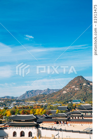 Panorama view of Gyeongbokgung Palace at autumn in Seoul, Korea Panorama view of Gyeongbokgung Palace at autumn in Seoul, Korea 81913475