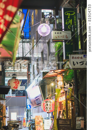 [Osaka] A street in the back alley of Dotonbori 81914733