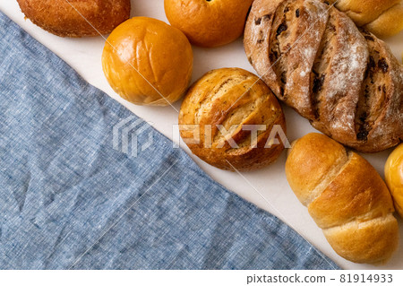 Freshly baked bread and coffee Freshly baked bread and coffee 81914933