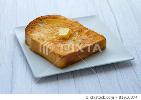 Yamataka bread with plenty of butter for breakfast with toast coffee Yamataka bread with plenty of butter for breakfast with toast coffee 81916074
