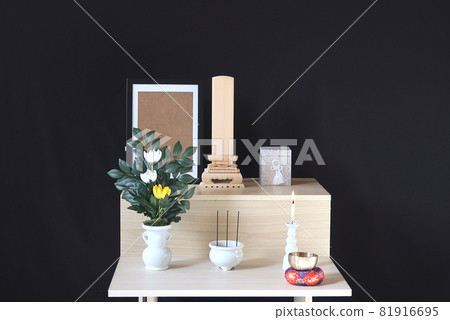 Post-altar decoration installed after the funeral 2 81916695