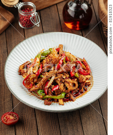 Asian cuisine roasted meat with peppers Asian cuisine roasted meat with peppers 81918323