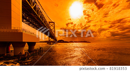 鳴門海峽大橋夜景橙【關西人氣觀光景點】 81918353
