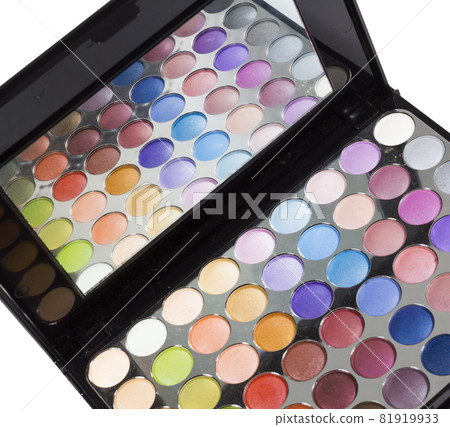 Eye shadows palette reflected in the mirror 81919933