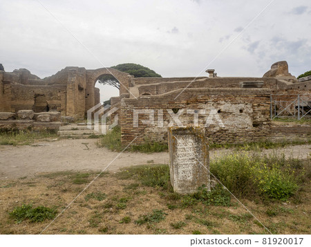 old ancient ostia archeological ruins 81920017