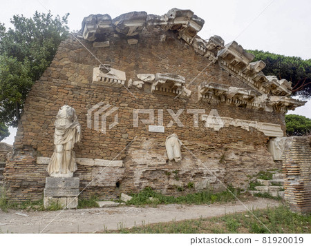 old ancient ostia archeological ruins 81920019