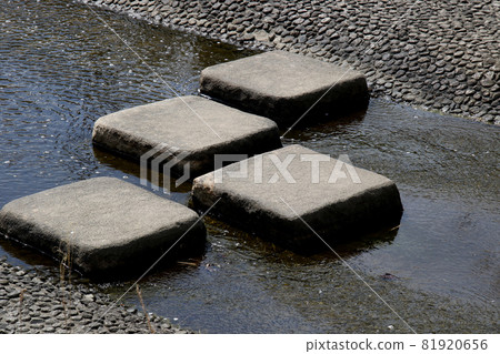 Keyakidai, Sanda City, with Hiratani Ohashi as the back, up the stones on the walking path along the Hiratani River in the direction of Woody Town 81920656