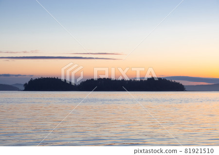 Gulf Islands on the West Coast of Pacific Ocean. 81921510