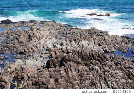 Scenery with the Sea of Okhotsk and reefs Omu-cho, Hokkaido 81924596
