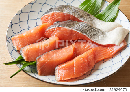 Fillet of autumn salmon from Hokkaido 81924673