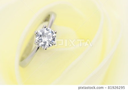 一枚戒指 81926295