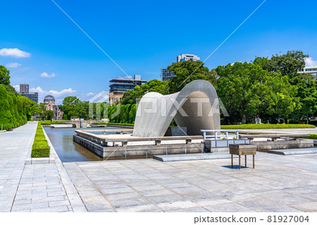 Hiroshima Peace Memorial Park and Memorial to the Atomic Bomb Victims 81927004