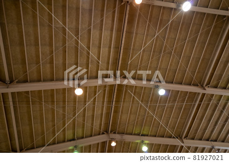 Gymnasium roof 81927021