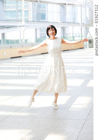 Middle female middle senior enjoying spring in Tokyo Middle female middle senior enjoying spring in Tokyo 81927312