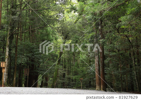 Ise shrine Imperial Palace entrance 81927629