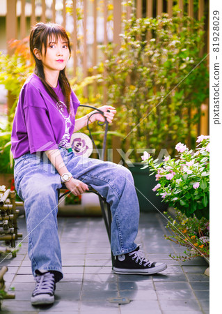 Taken by a cute model in a Japanese-Western eclectic garden 81928029