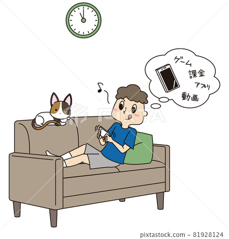 男孩和寵物貓在沙發上放鬆時在智能手機上玩遊戲 男孩和寵物貓在沙發上放鬆時在智能手機上玩遊戲 81928124