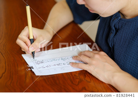 Japanese woman practicing penmanship, hard brush, brush pen 81928441